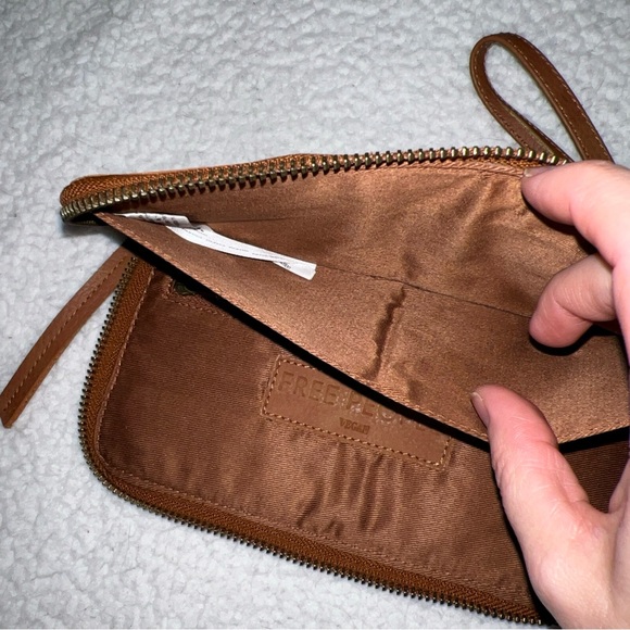 Free People Brown Distressed Vegan Leather Wallet Tan Color Zip Around Wristlet - Picture 10 of 11